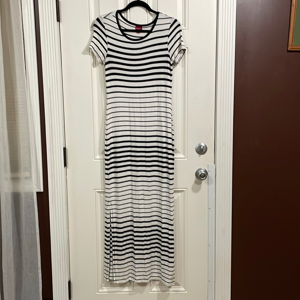 Fun maxi dress! Merona size S P small petite, black and white stripes.